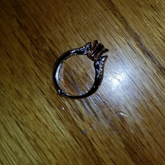 Beautiful 2 tone, flower ring - Picture 6 of 6